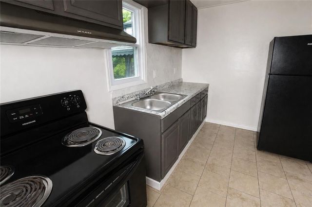 541 W Lake Avenue NW, Atlanta, GA 30318