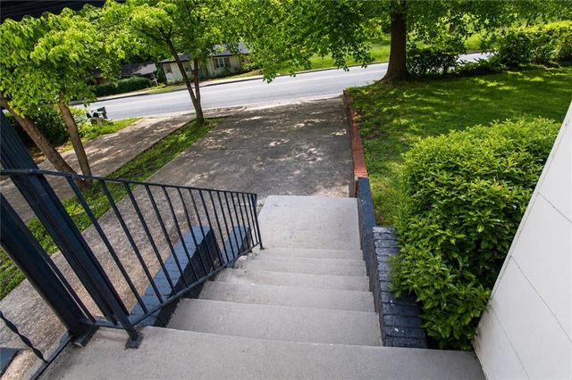 541 W Lake Avenue NW, Atlanta, GA 30318