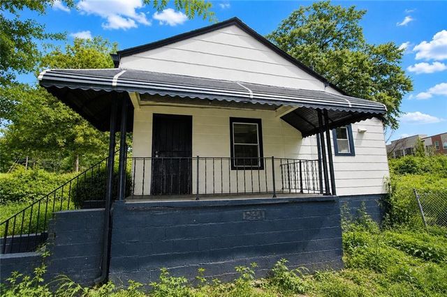 541 W Lake Avenue NW, Atlanta, GA 30318