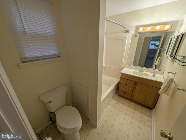 12-4 FLORENCE TOLLGATE, Florence, NJ 08518
