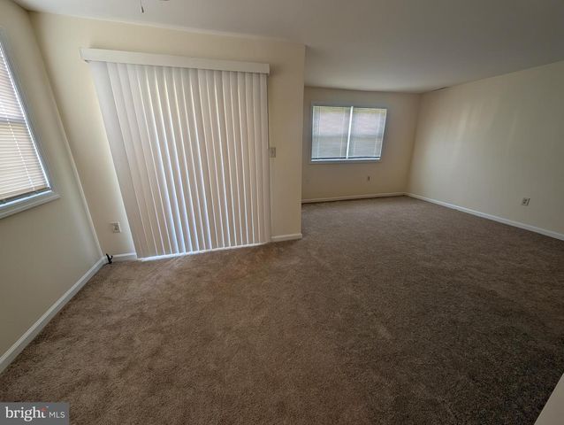 12-4 FLORENCE TOLLGATE, Florence, NJ 08518