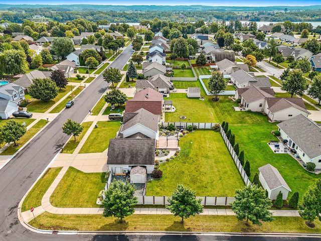 399 WATERVIEW ROAD, De Pere, WI 54115