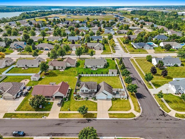 399 WATERVIEW ROAD, De Pere, WI 54115