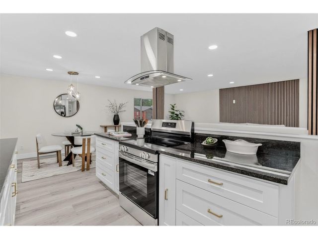10523 W 62nd Pl, Arvada, CO 80004