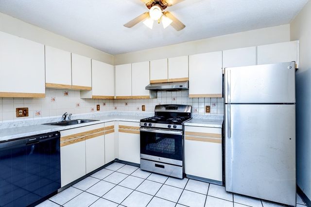 22 Kenmar Dr 200, Billerica, MA 01821