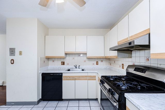 22 Kenmar Dr 200, Billerica, MA 01821