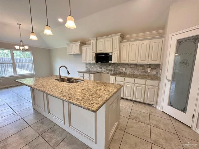 5524 Xenops Avenue, Mcallen, TX 78501