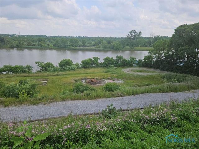 1038 River Road, 1, Maumee, OH 43537