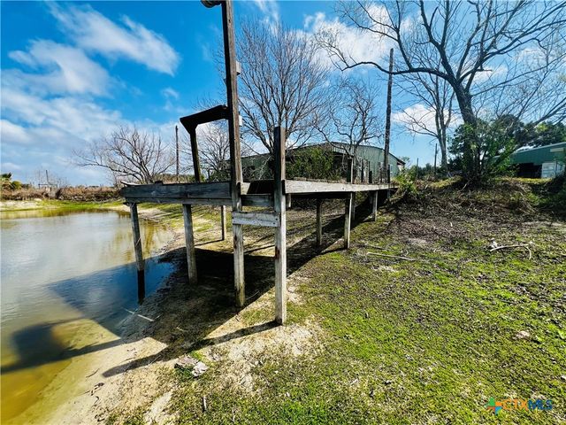 607 Quail Meadow Road, Seadrift, TX 77983