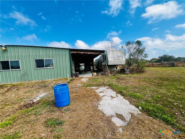 607 Quail Meadow Road, Seadrift, TX 77983