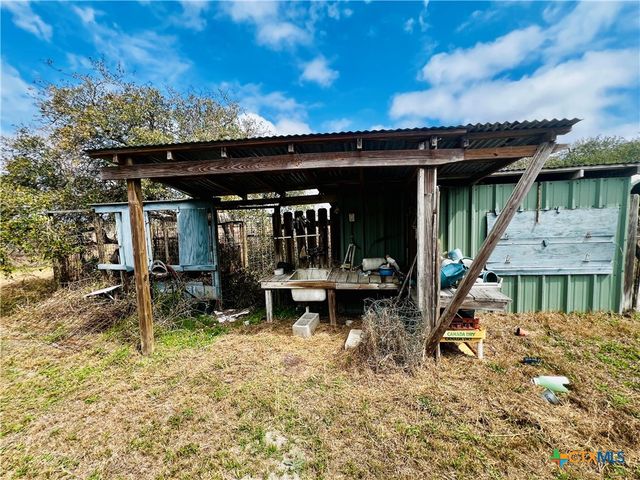 607 Quail Meadow Road, Seadrift, TX 77983