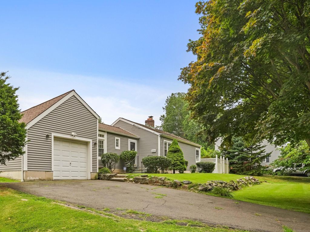 3165 Old Town Road, Bridgeport, CT 06606