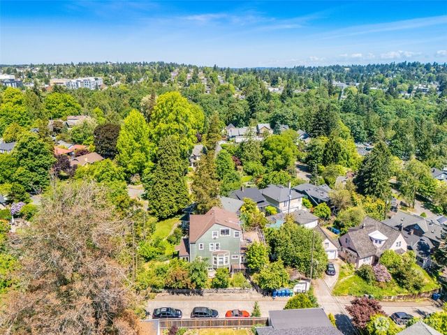 5604 17th Avenue NE, Seattle, WA 98105
