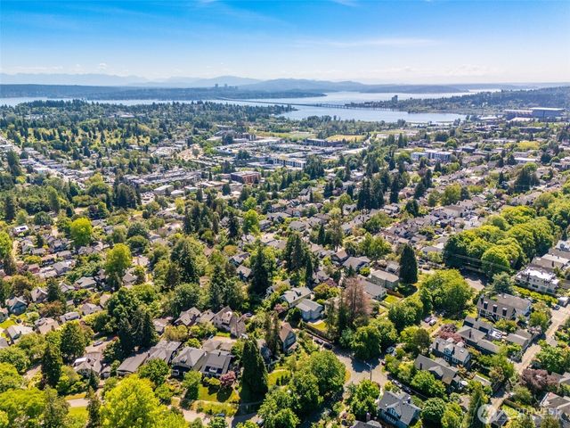 5604 17th Avenue NE, Seattle, WA 98105