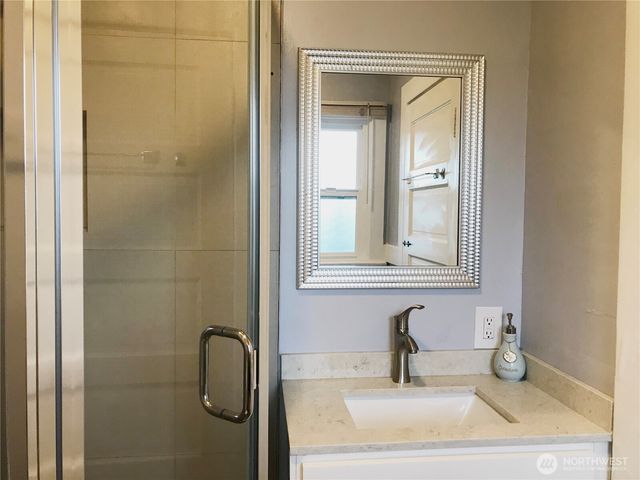 5604 17th Avenue NE, Seattle, WA 98105