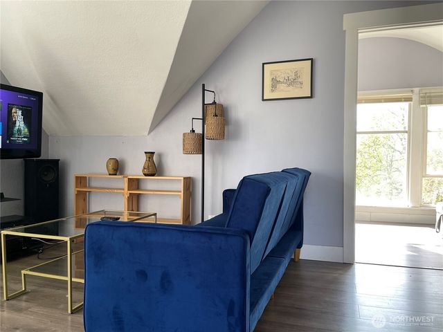 5604 17th Avenue NE, Seattle, WA 98105