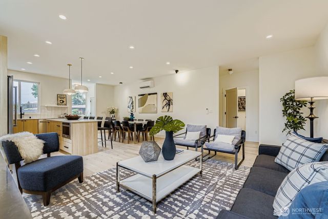 8810 41st Avenue SW, Seattle, WA 98136