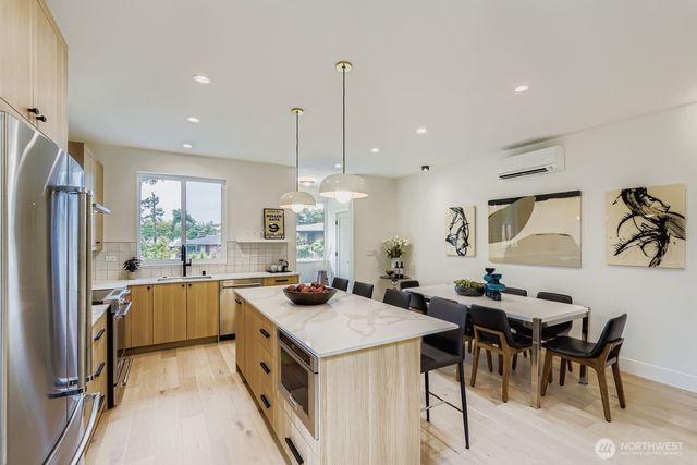 8810 41st Avenue SW, Seattle, WA 98136