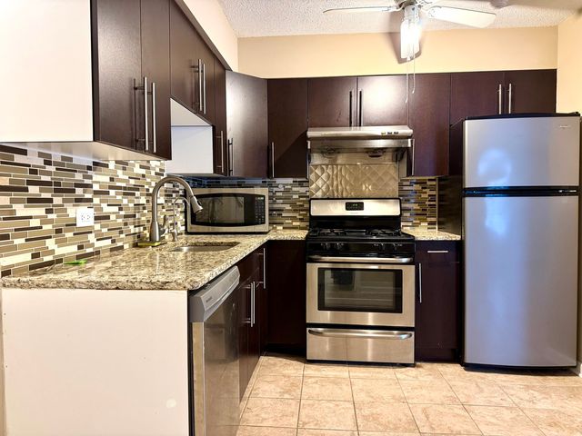 12 ECHO Court 1, Vernon Hills, IL 60061