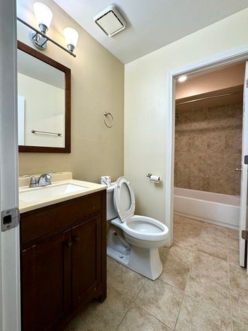 12 ECHO Court 1, Vernon Hills, IL 60061