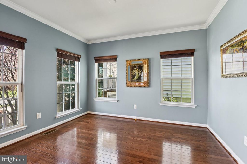 Image 15 of property listing at 12244 BLUFFWOOD TER, Clarksburg, MD 20871