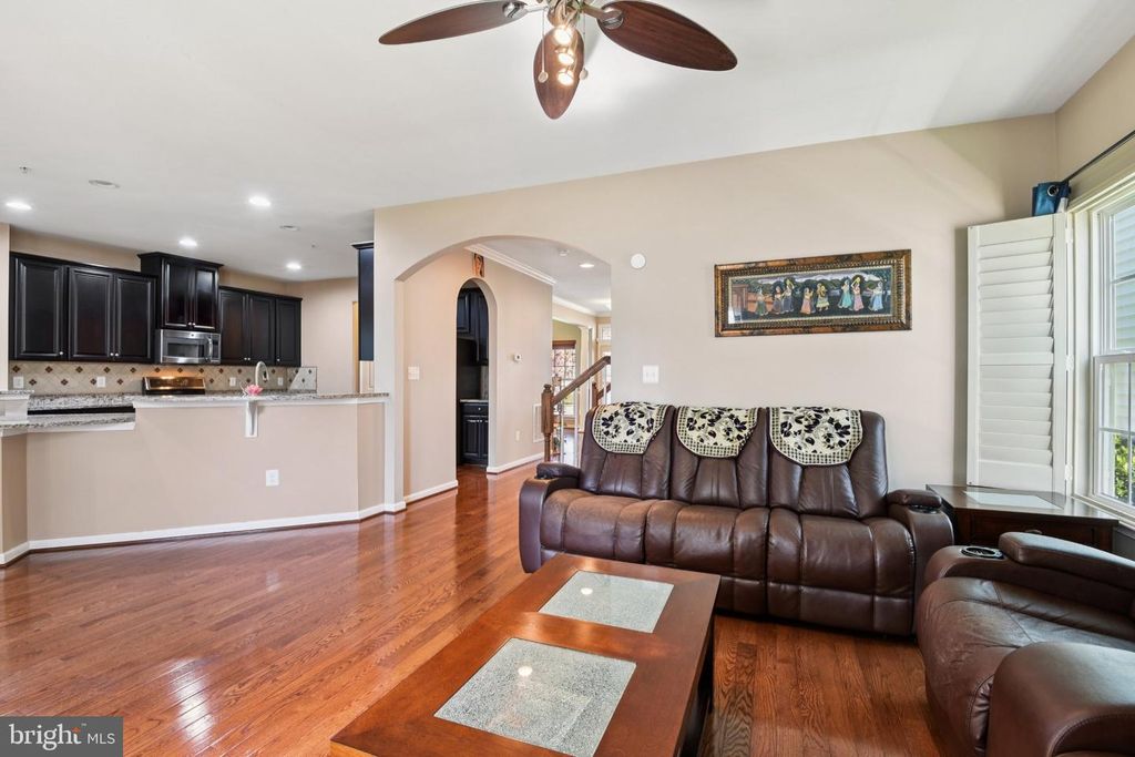 Image 20 of property listing at 12244 BLUFFWOOD TER, Clarksburg, MD 20871