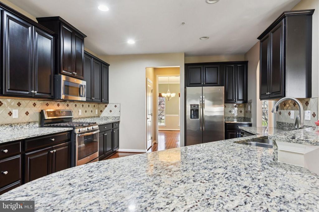Image 3 of property listing at 12244 BLUFFWOOD TER, Clarksburg, MD 20871