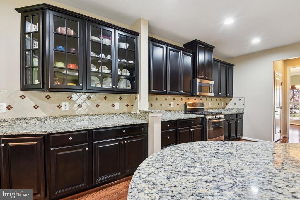 Image 5 of property listing at 12244 BLUFFWOOD TER, Clarksburg, MD 20871