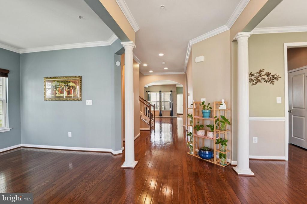Image 7 of property listing at 12244 BLUFFWOOD TER, Clarksburg, MD 20871