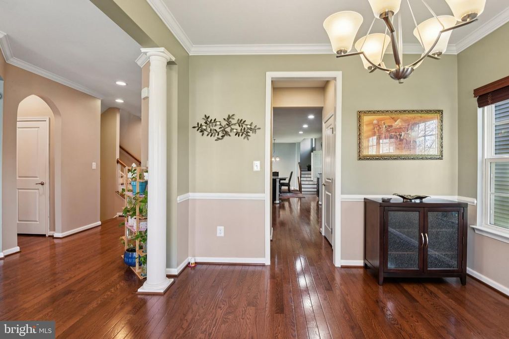 Image 8 of property listing at 12244 BLUFFWOOD TER, Clarksburg, MD 20871