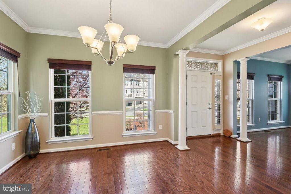 Image 9 of property listing at 12244 BLUFFWOOD TER, Clarksburg, MD 20871