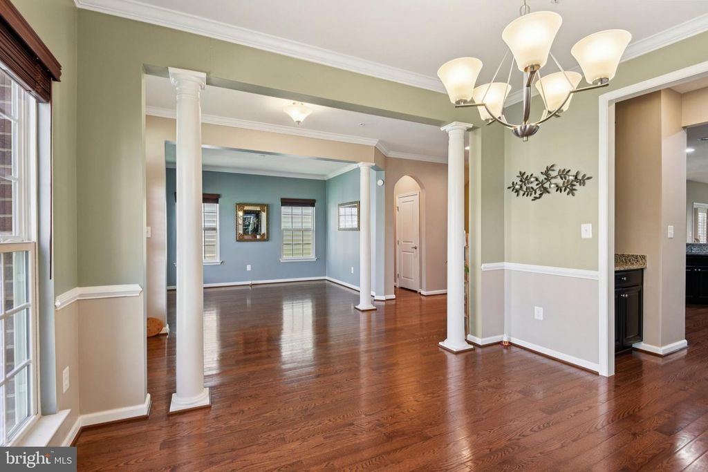 Image 10 of property listing at 12244 BLUFFWOOD TER, Clarksburg, MD 20871