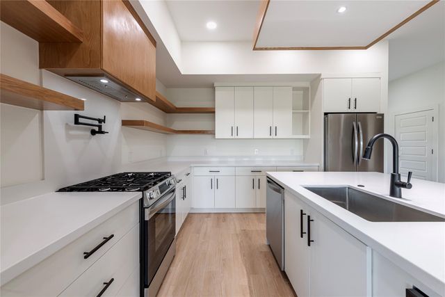 1304 Sailfish Dr, Bay City, TX 77414