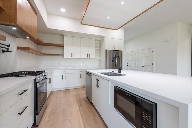 1304 Sailfish Dr, Bay City, TX 77414