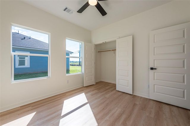 1304 Sailfish Dr, Bay City, TX 77414