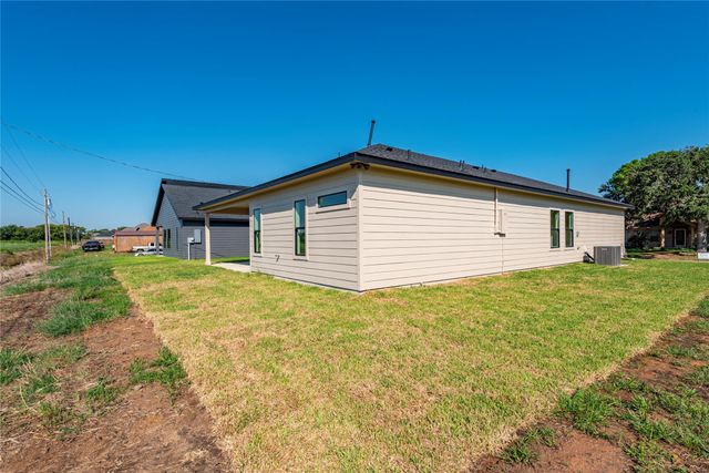 1304 Sailfish Dr, Bay City, TX 77414