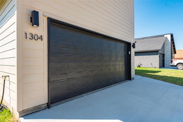 1304 Sailfish Dr, Bay City, TX 77414