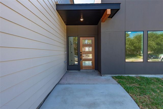 1304 Sailfish Dr, Bay City, TX 77414