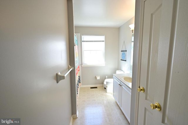 61 MOHR RD, Burlington, NJ 08016