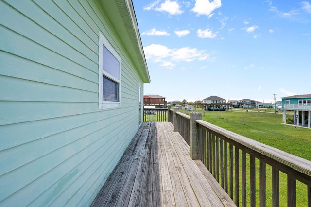 844 S Sage Road, Crystal Beach, TX 77650