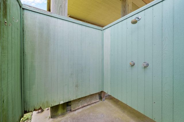 844 S Sage Road, Crystal Beach, TX 77650