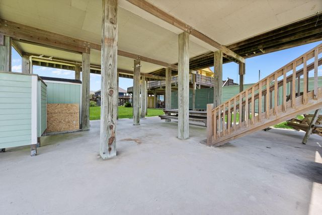 844 S Sage Road, Crystal Beach, TX 77650