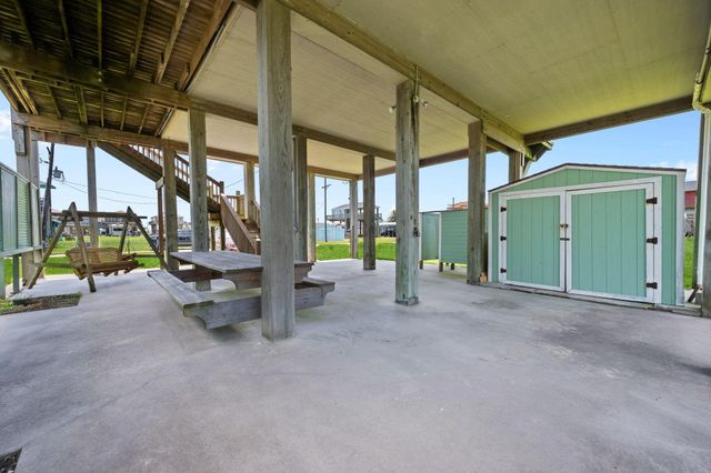 844 S Sage Road, Crystal Beach, TX 77650