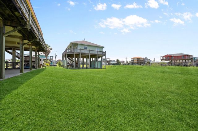 844 S Sage Road, Crystal Beach, TX 77650