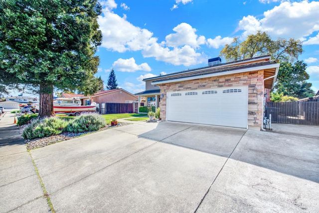 116 Alturas Ct, Vacaville, CA 95688