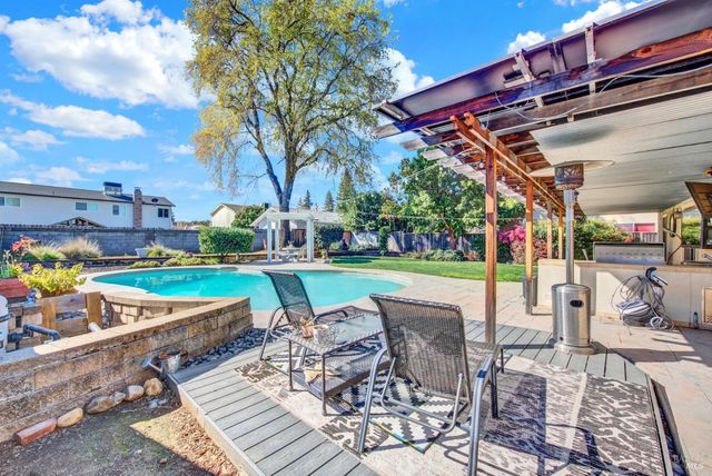 116 Alturas Ct, Vacaville, CA 95688