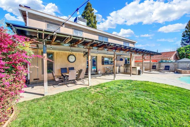 116 Alturas Ct, Vacaville, CA 95688