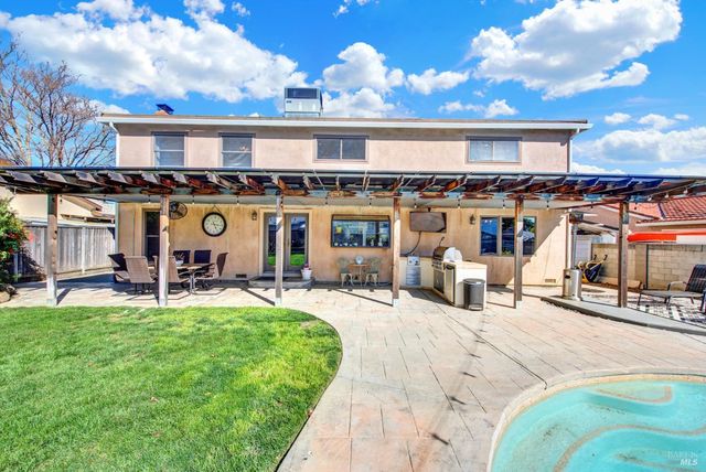 116 Alturas Ct, Vacaville, CA 95688