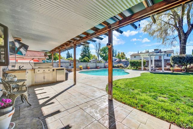 116 Alturas Ct, Vacaville, CA 95688