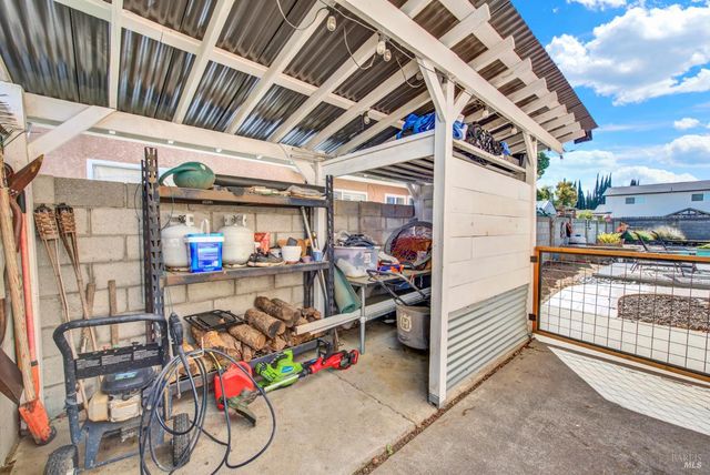 116 Alturas Ct, Vacaville, CA 95688